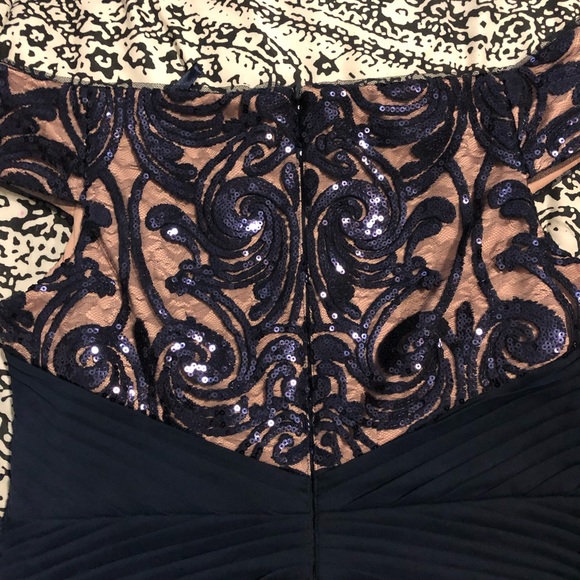 Navy blue lace gown. - Picture 7 of 8